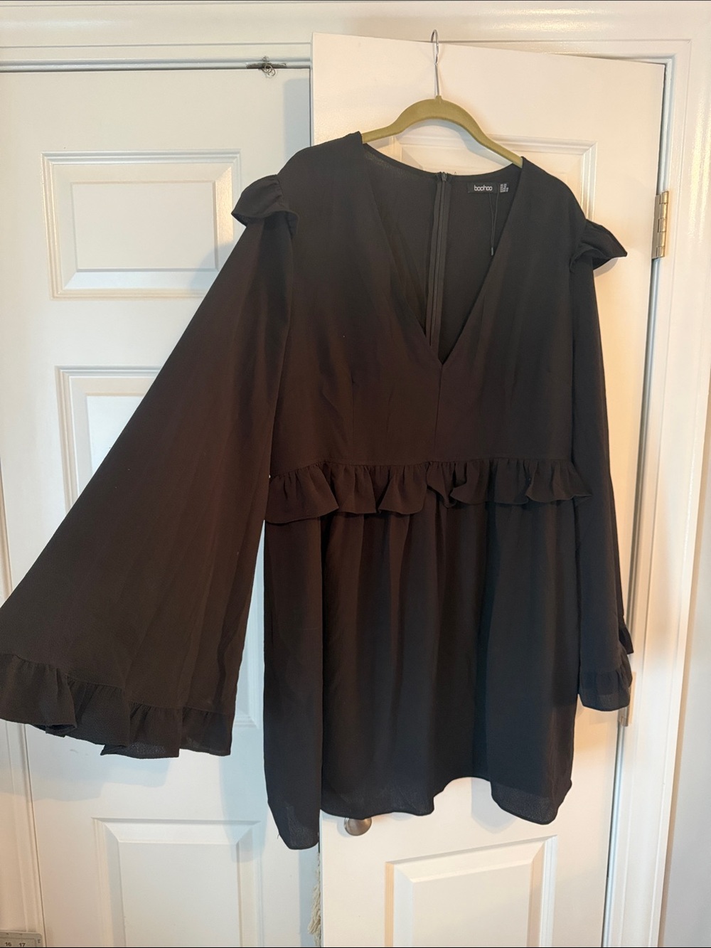 Boohoo Black V-Neck Ruffle Empire Waist Long Sleeve Tunic